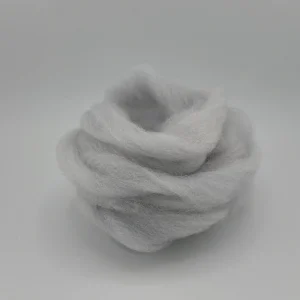 Morning fog - Hand Dyed Purple Fiber Roving - 0.17 oz / 5 g - Falkland Wool