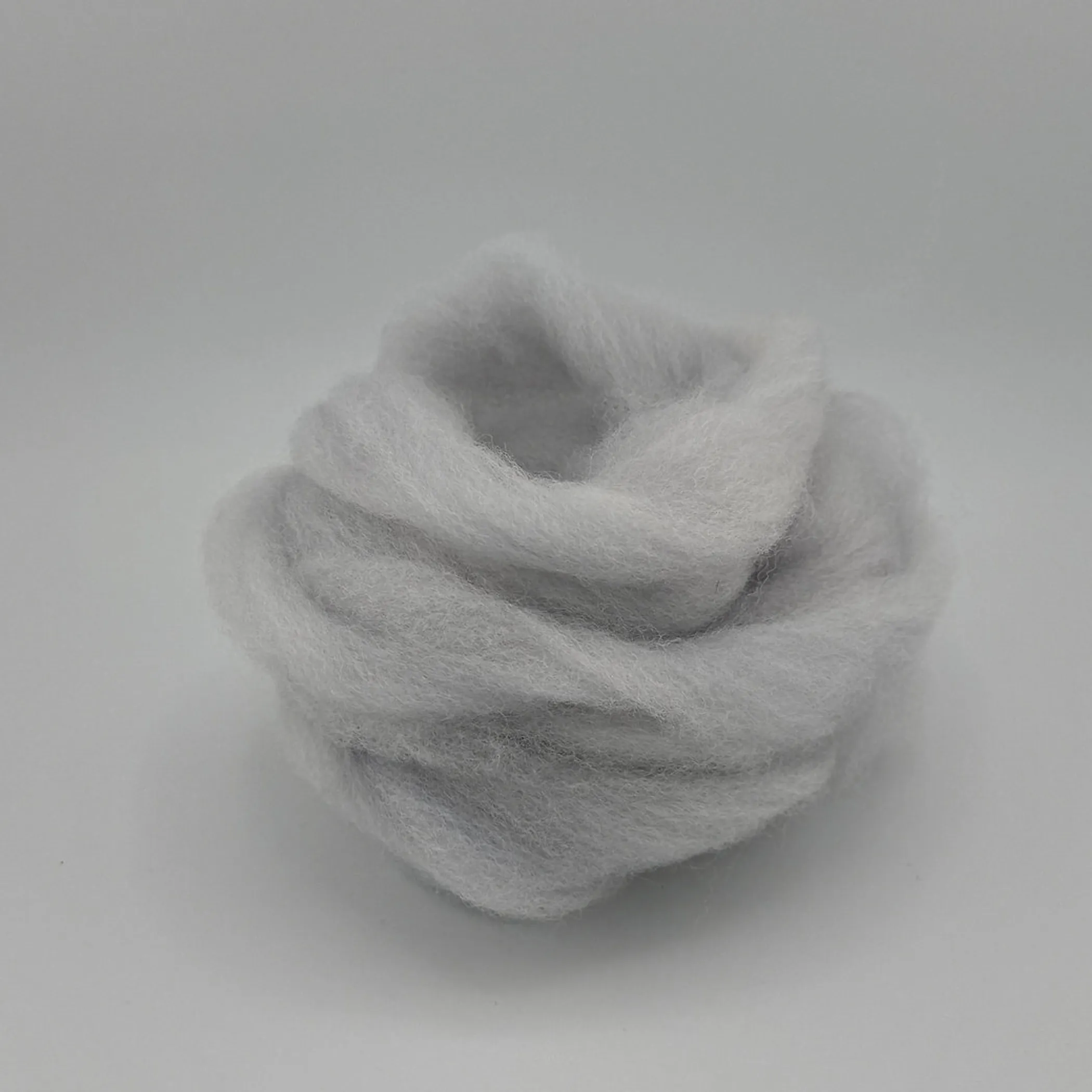 Morning fog - Hand Dyed Purple Fiber Roving - 0.17 oz / 5 g - Falkland Wool