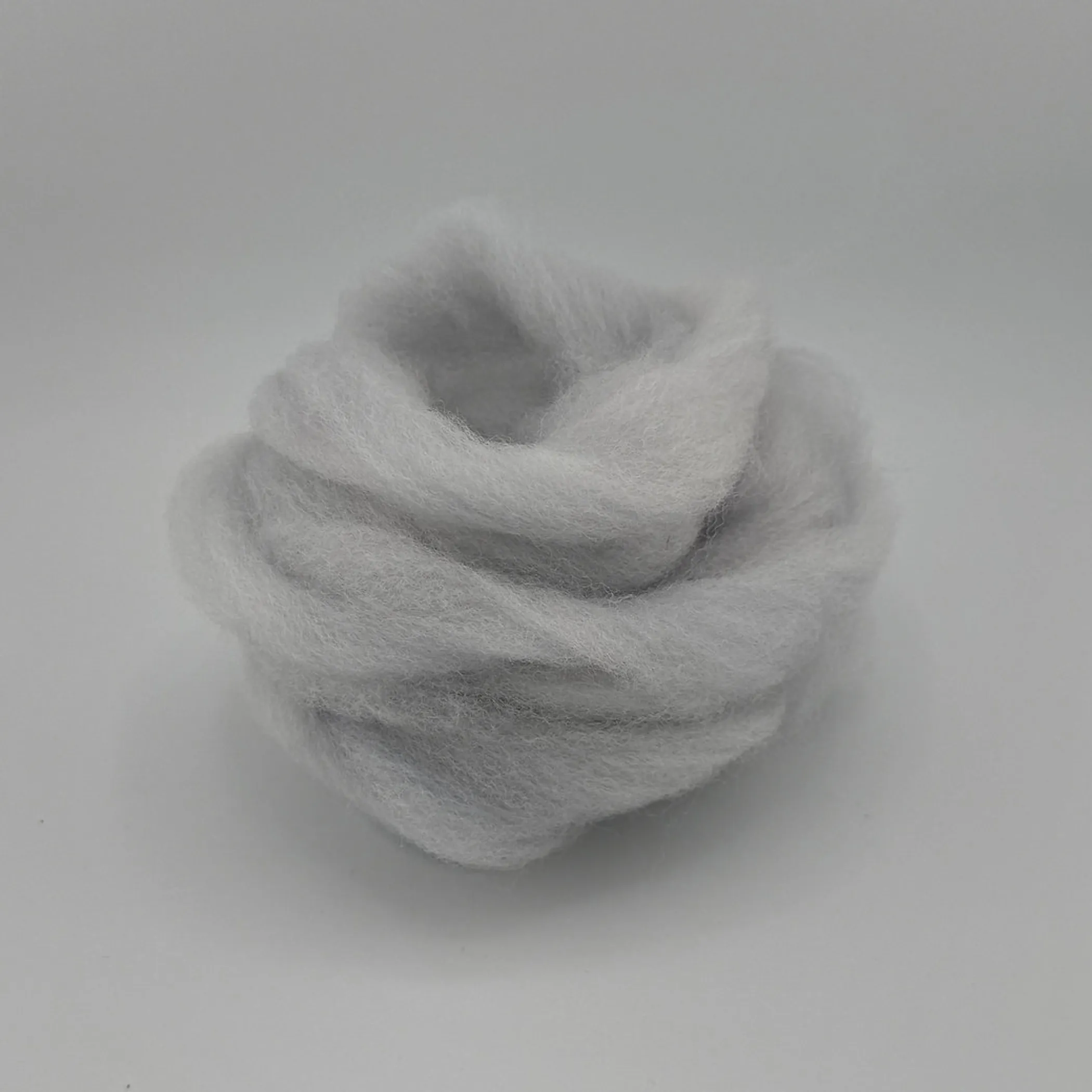 Morning fog - Hand Dyed Purple Fiber Roving - 0.17 oz / 5 g - Falkland Wool - Image 5