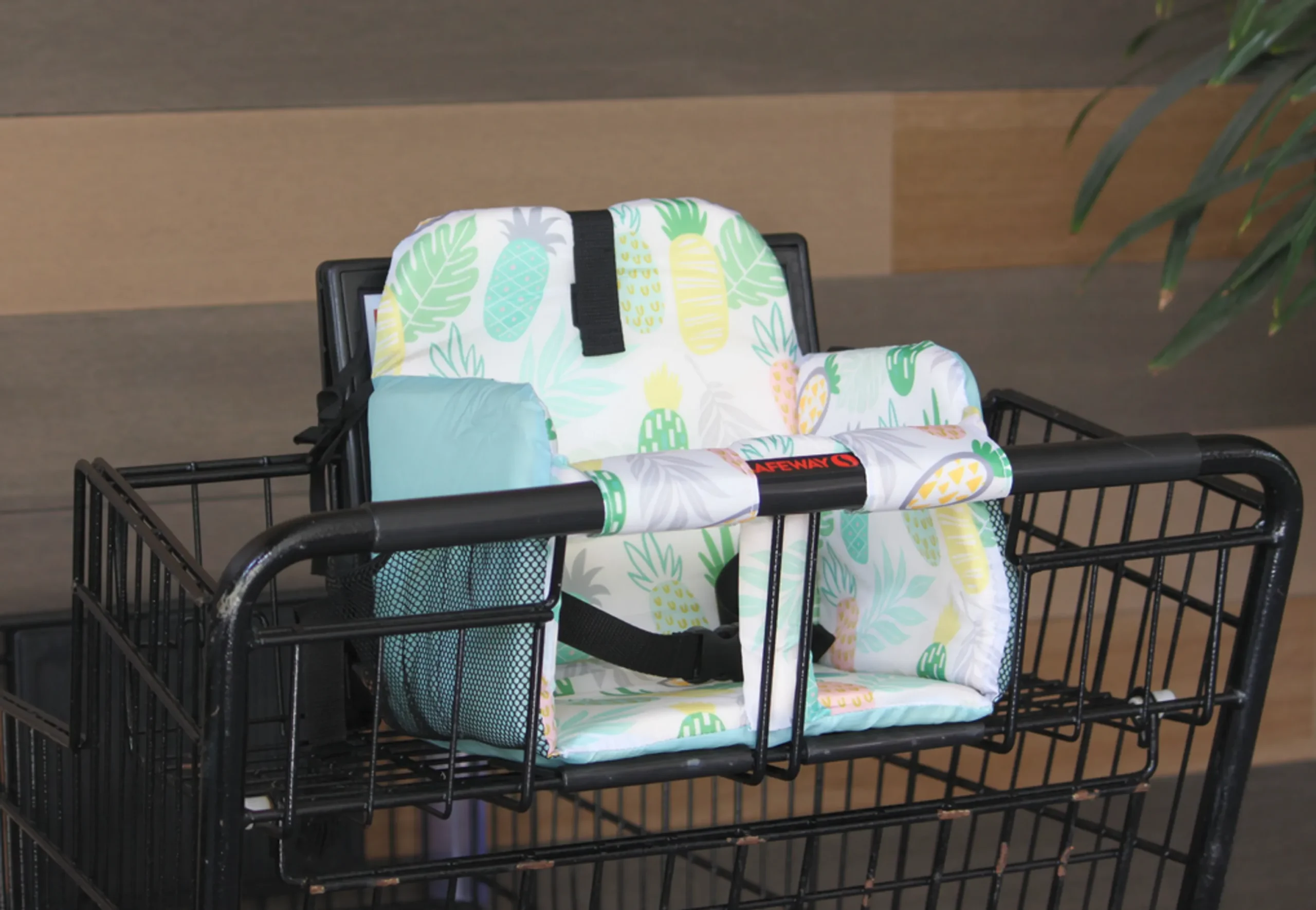 860000115537.0.td_size_1 MomoGo 3-in-1 Deluxe Shopping Cart, High Chair and Swing Insert, Universal Fit, 4-24 Months, Pineapple - Image 1