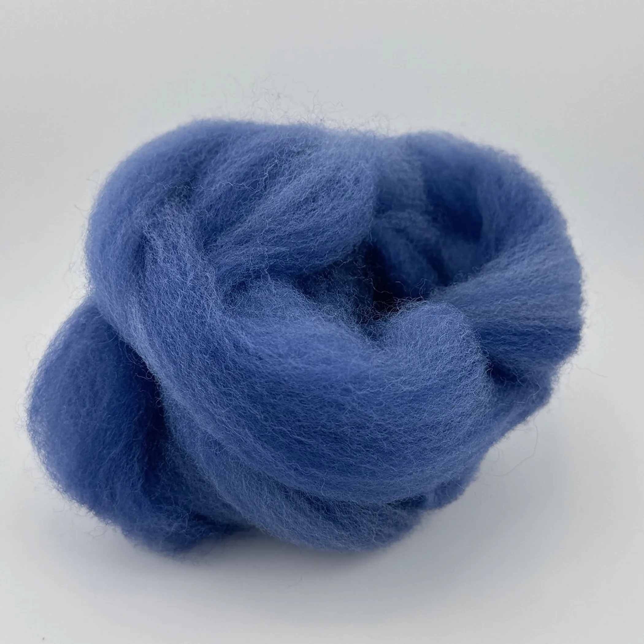 2956-R00054A1.0.td_size_1 Signature Blue - Hand Dyed Purple Fiber Roving - 0.17 oz / 5 g - Falkland Wool - Image 1