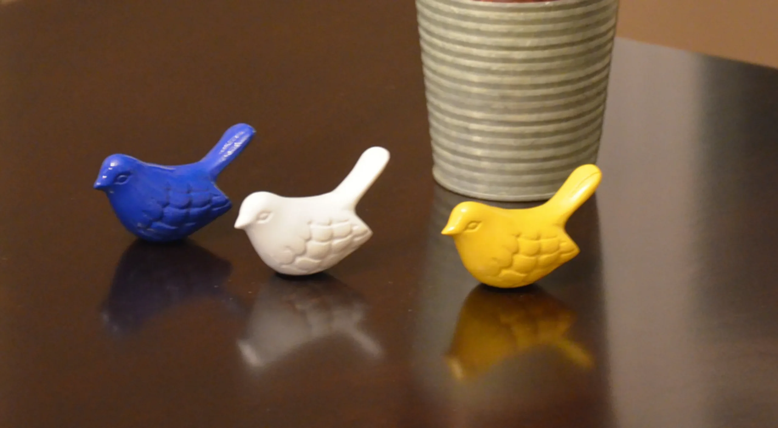 810043920094.0.td_size_1 Vibhsa Bird Figurines Set of 3 Blue, White, Yellow 3.5"L - Image 1