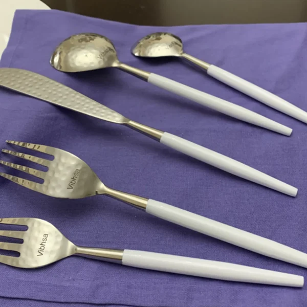 Vibhsa White Flatware Set 5 Piece Place Setting (Hammered Mouth)
